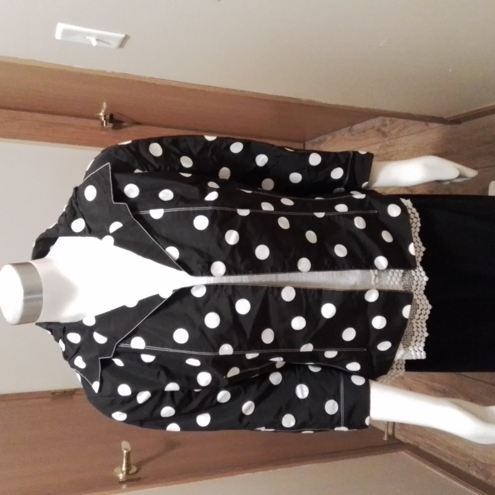 Carlisle all silk blazer in excellent condition, sz 16, black/white, polka dots